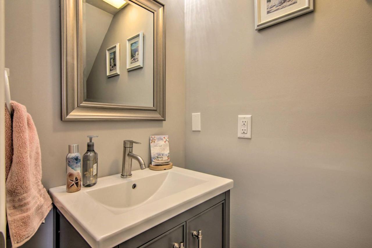 Airy Ocean City Condo On Canal Front With Deck! Eksteriør bilde