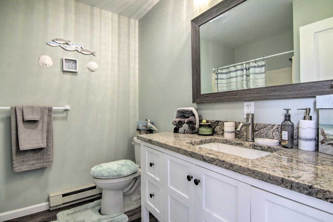 Airy Ocean City Condo On Canal Front With Deck! Eksteriør bilde
